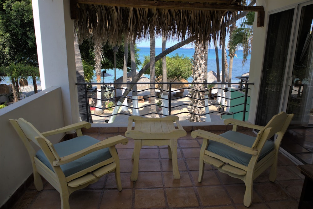 Superior Studio Suite, Partial Ocean View, photo 6