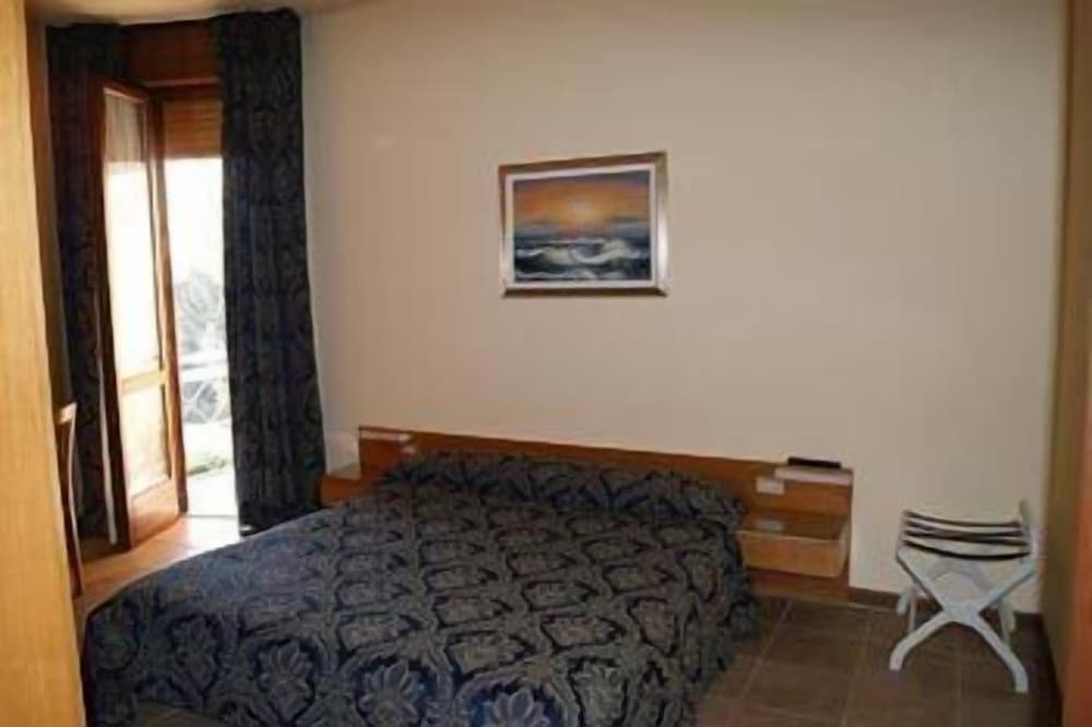 Standard Double Room, 1 Queen Bed