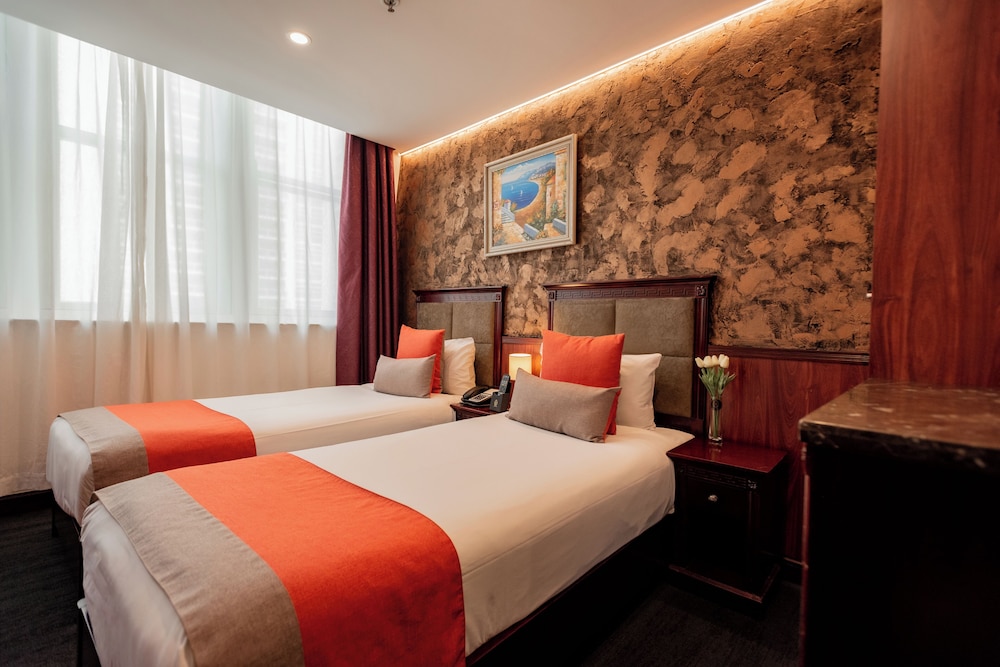Premium Twin Room photo 2