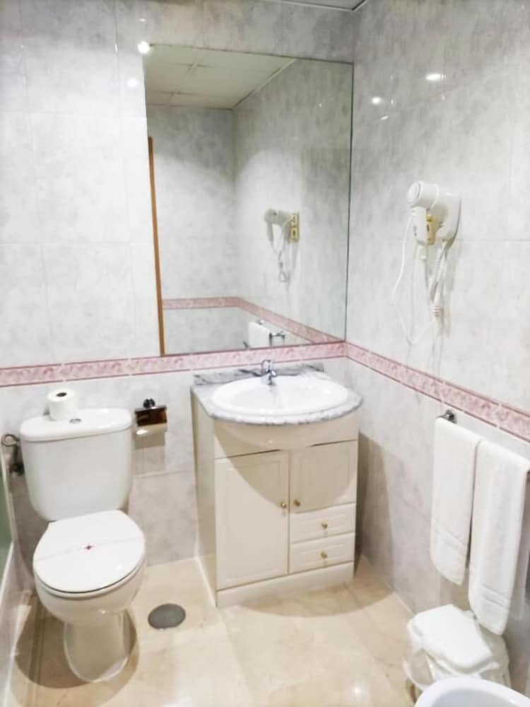 Standard Double Room - Photo 3