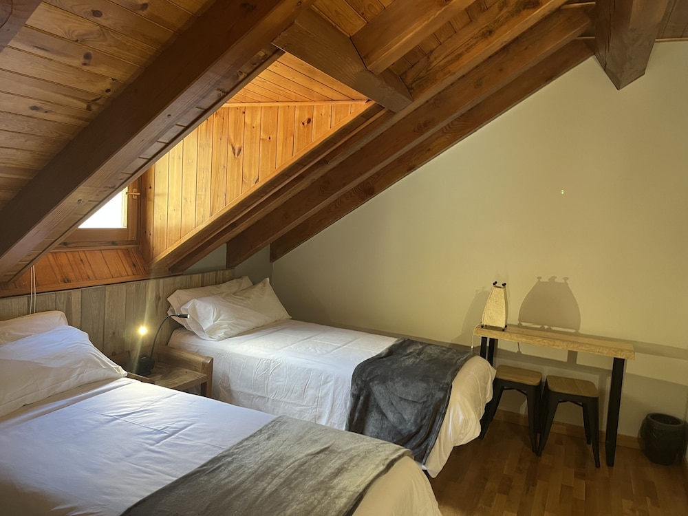 Family with balcony - 1 double bed + 2 single beds photo 3