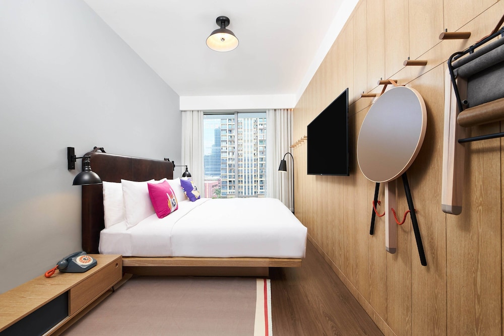 Standard Room, 1 King Bed, City View