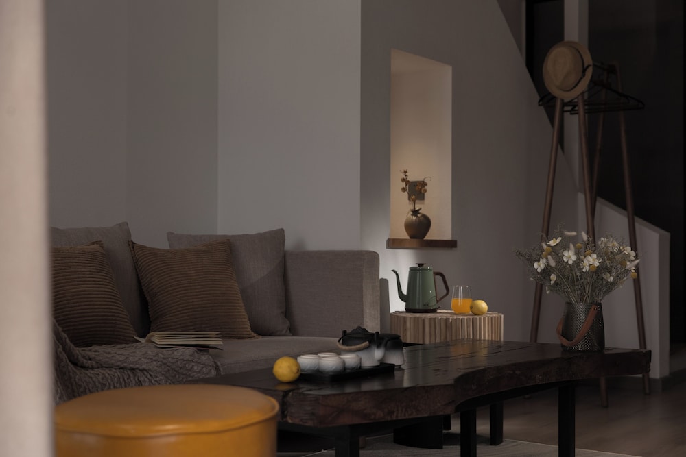 Senior Loft, Garden View