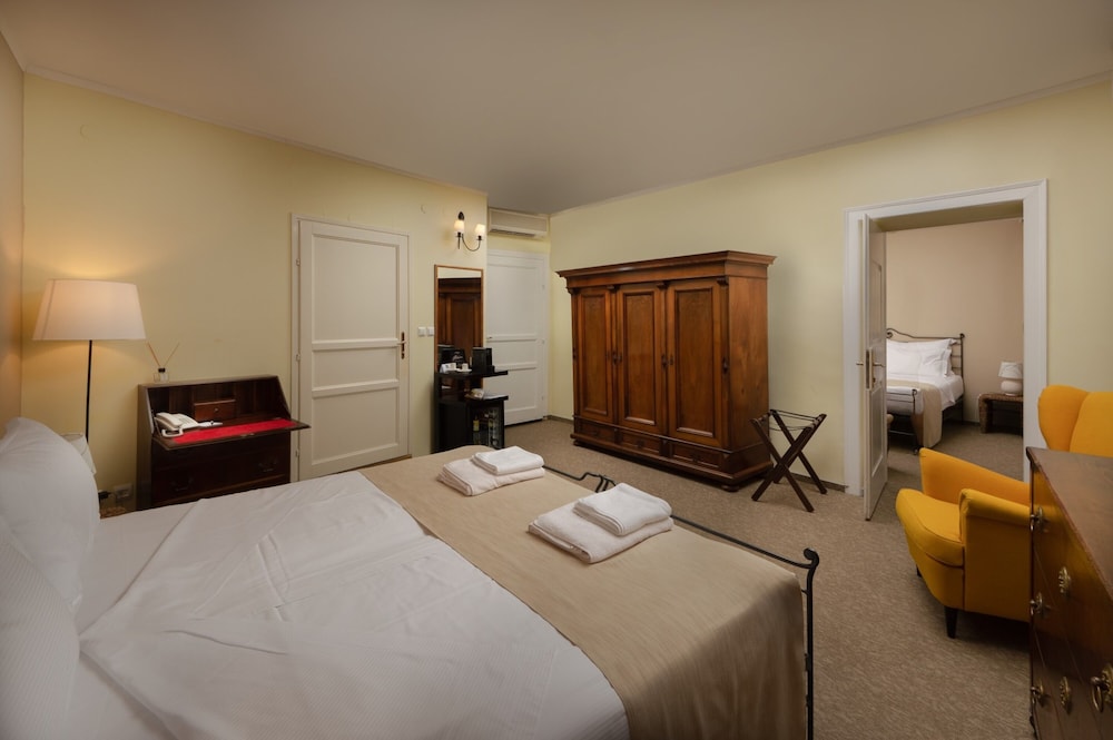 Family Room, 2 Bedrooms photo 3