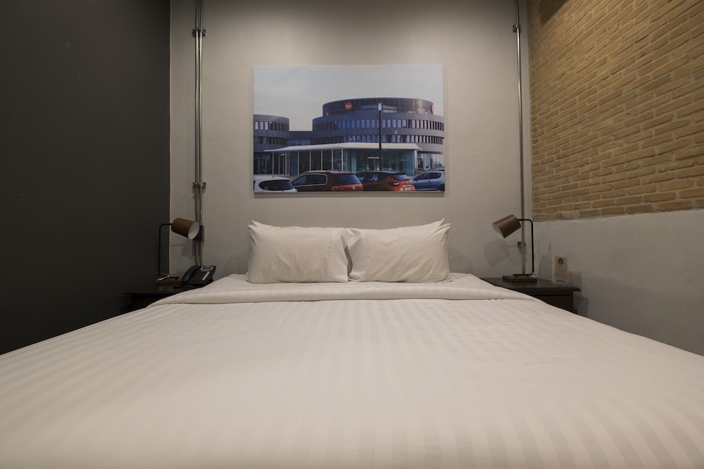Room, 1 King Bed, Non Smoking, No Windows