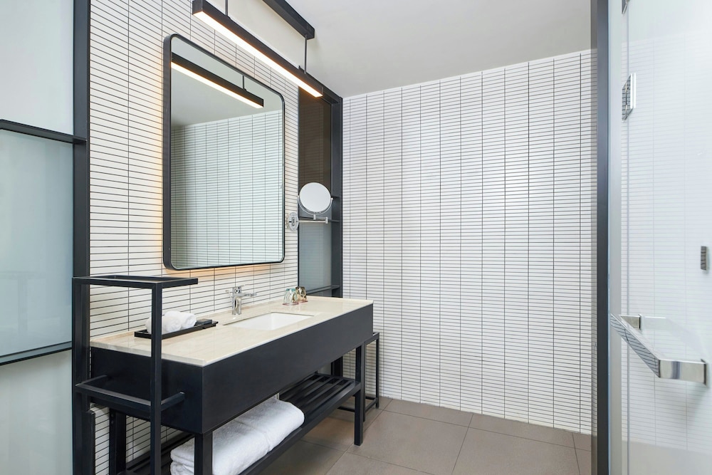Room, 2 Double Beds, City View - Photo 5