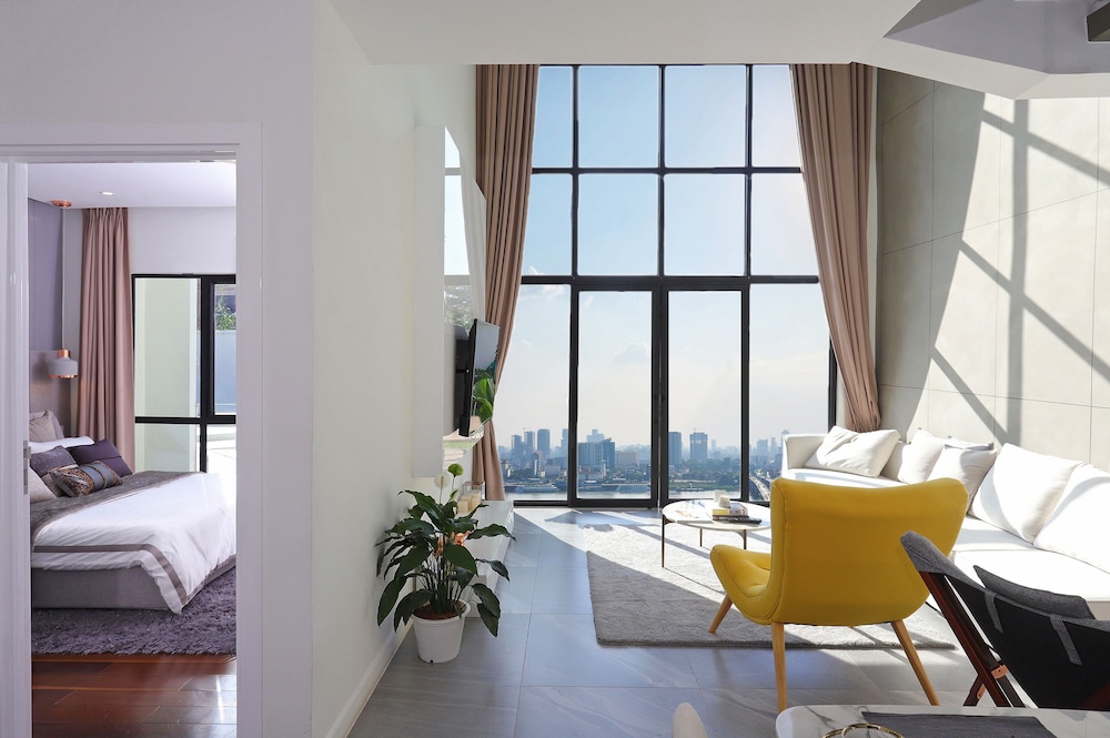 Penthouse, 2 Bedroom Suite - Photo 4