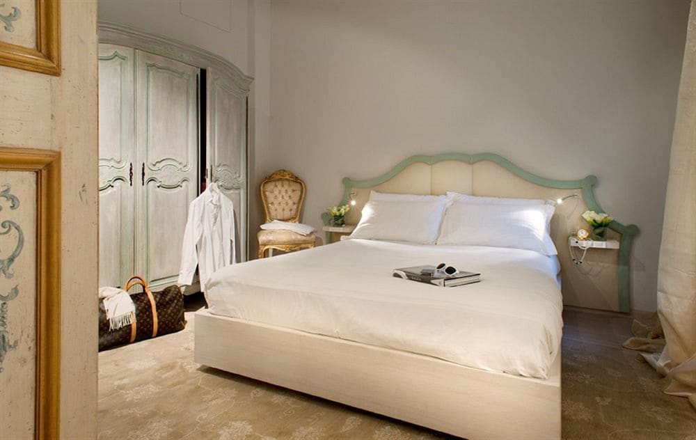 Suite - Photo 1