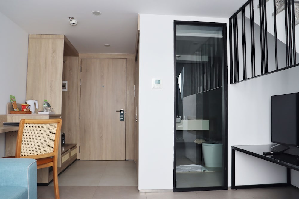 Duplex, City View - Photo 5