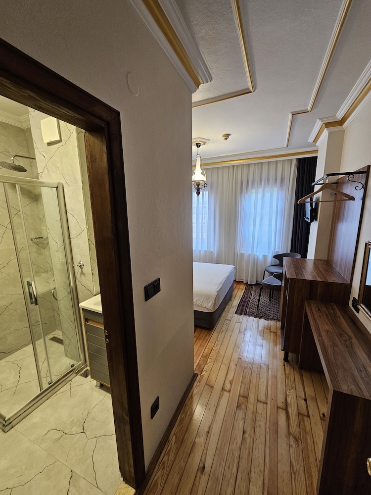 Standard Single Room, 1 Queen Bed, Non Smoking, City View photo 2