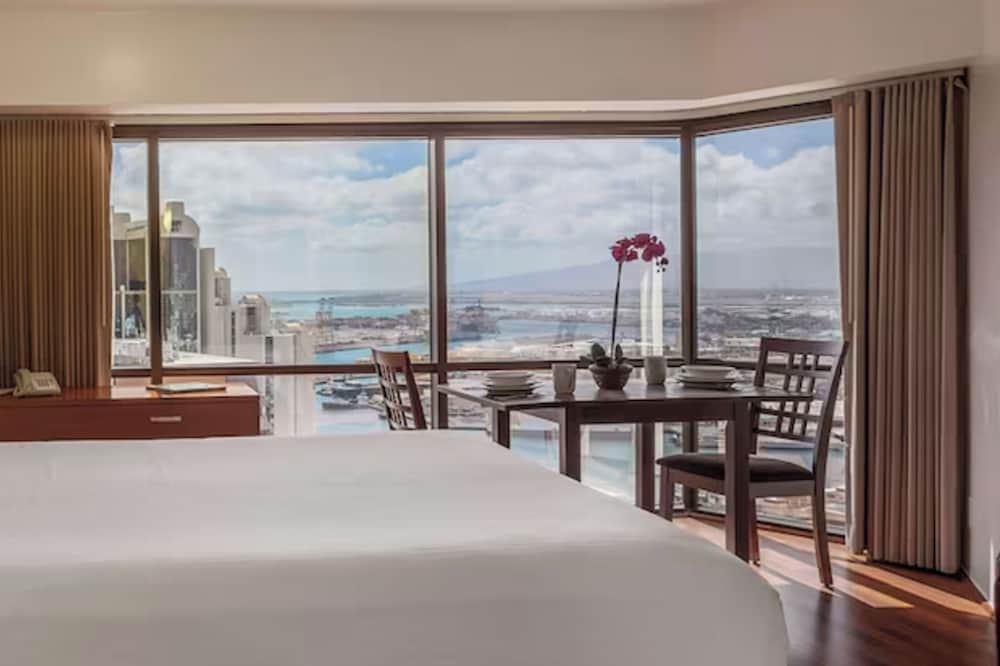 Deluxe Suite (Business | Harbour View) - Photo 5