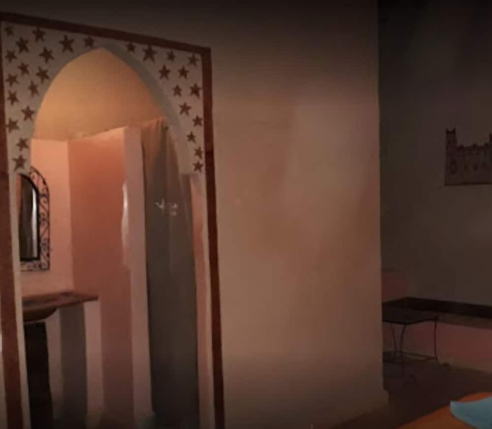 Single Room photo 3