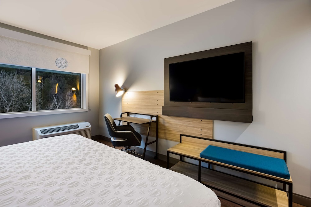 Room, 1 King Bed - Photo 3