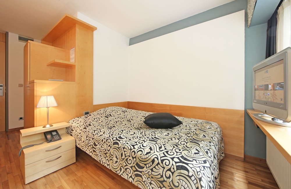 Small Double Budget Room photo 2