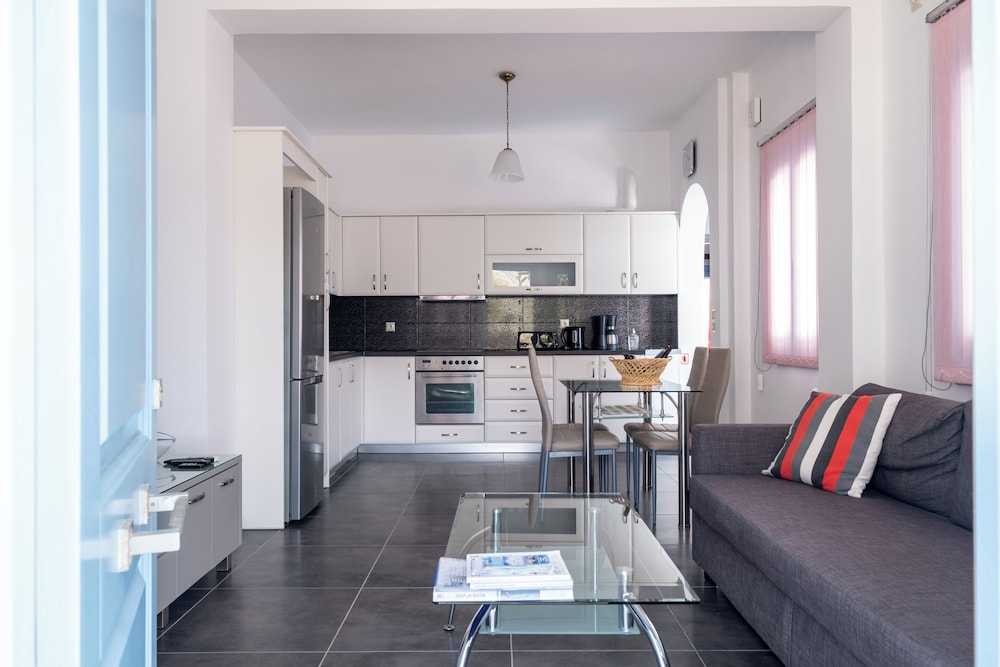 Classic Apartment, 2 Bedrooms, City View