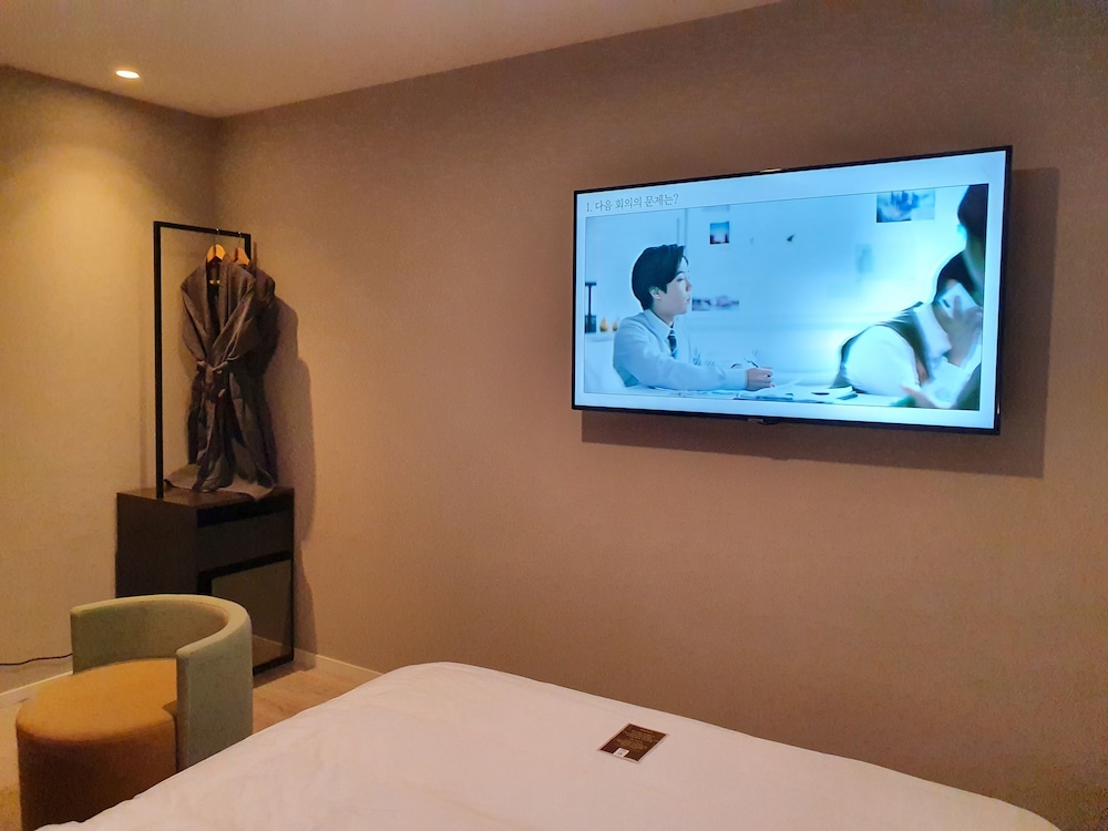 Premium Deluxe Room - Photo 8