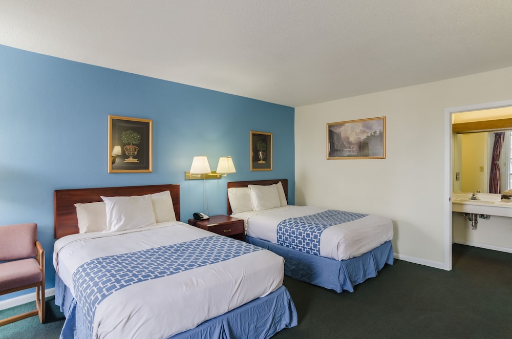 Traditional Double Room, 2 Double Beds, Accessible, Non Smoking photo 1