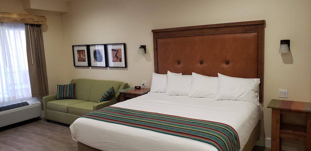 Deluxe Room, 1 King Bed with Sofa bed