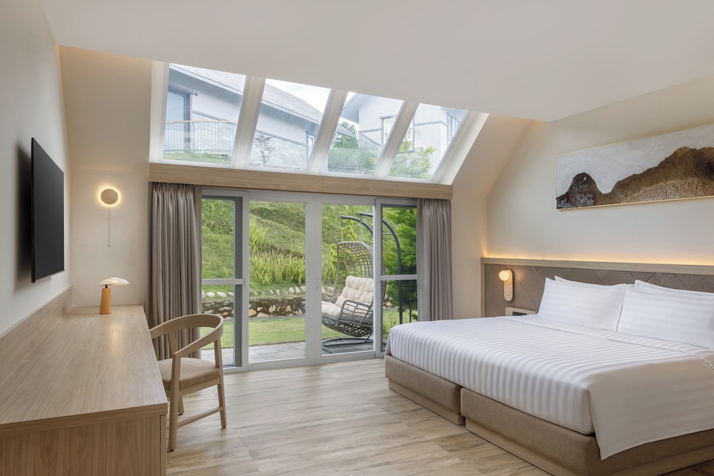 Deluxe Room, 1 King Bed, Terrace