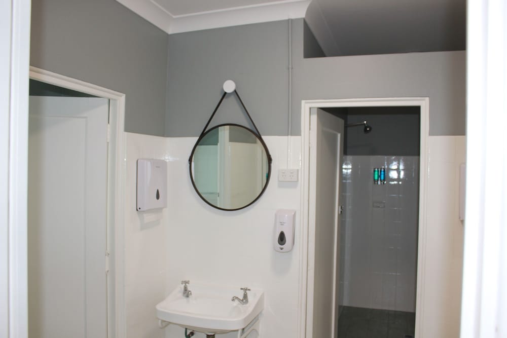 Queen Balcony Room (Shared Bathroom) photo 2