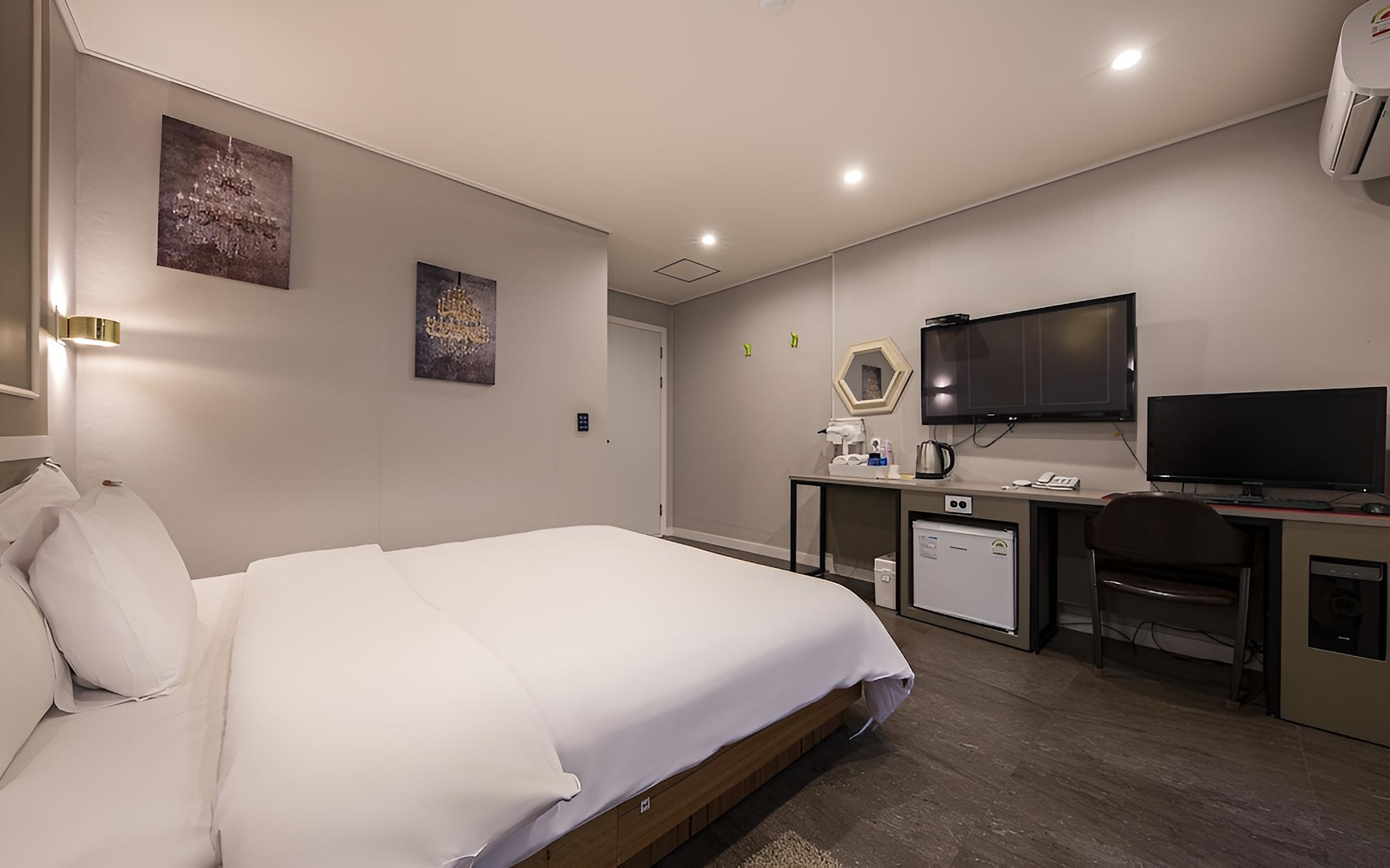 Room (Standard Room A) - Photo 6