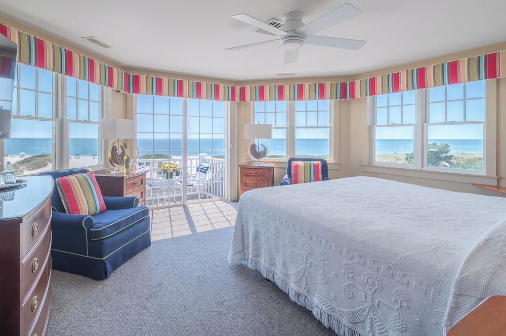 Deluxe Room, 1 King Bed, Balcony, Beach View