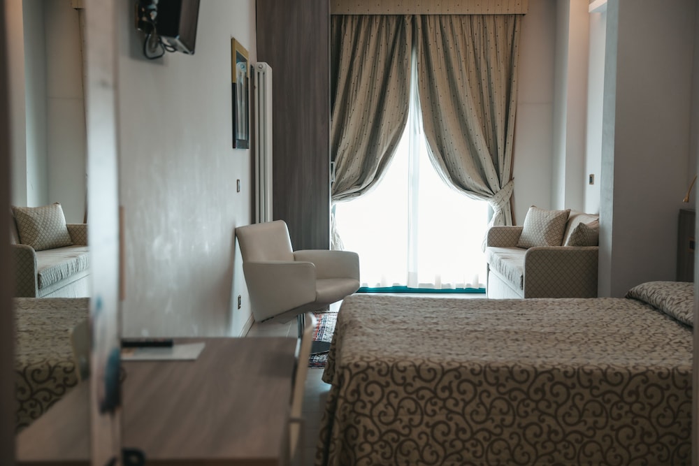 Family Room, Terrace photo 3