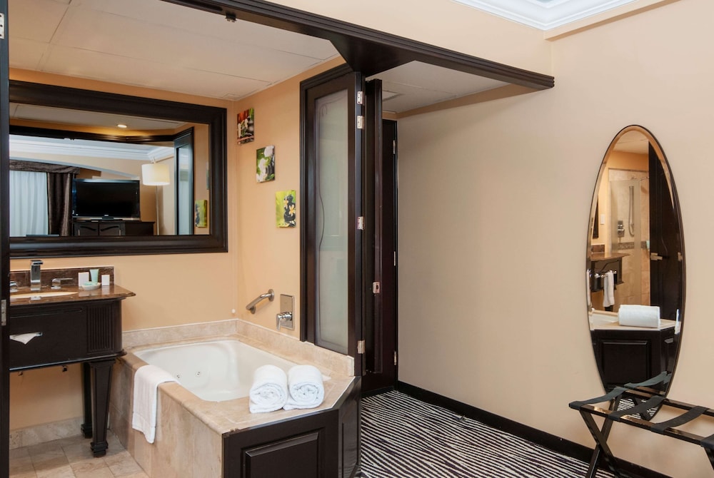 Executive Room, 1 King Bed, Non Smoking (Executive Level) - Photo 7