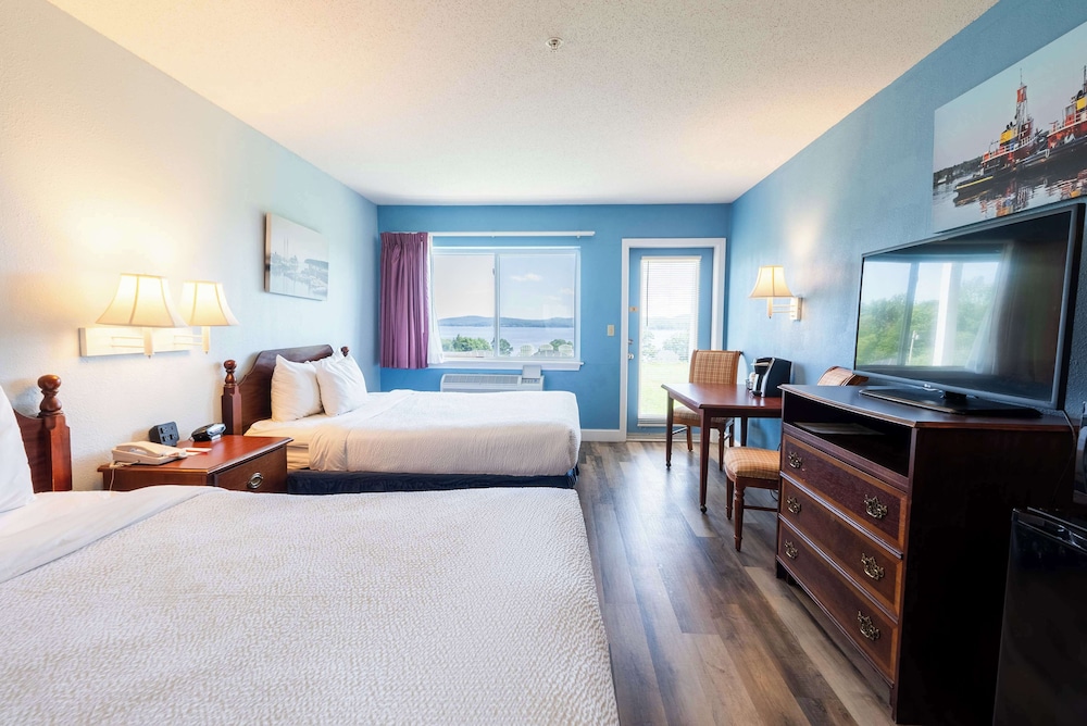 Standard Room, 2 Queen Beds, Bay View, Ground Floor - Photo 10