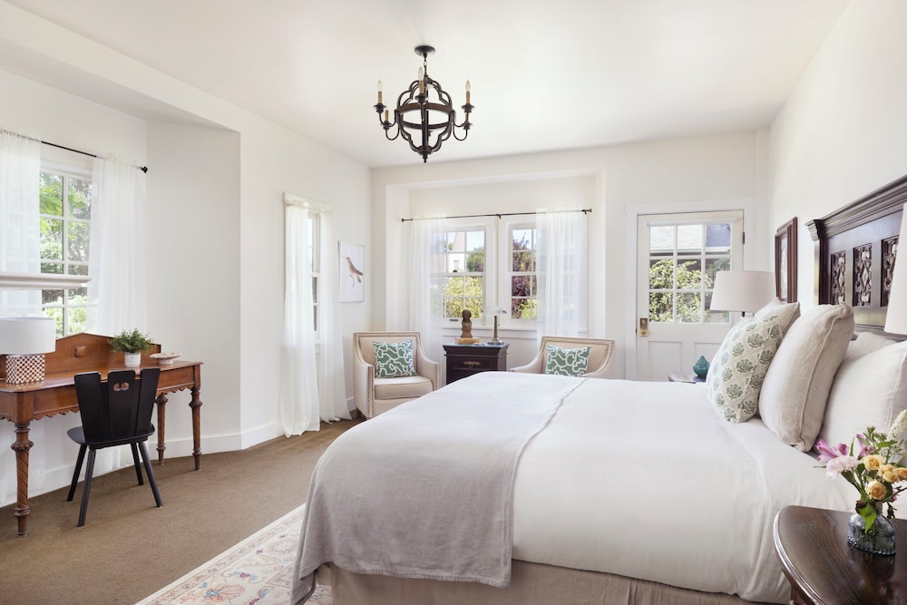 Premier Room, 1 King Bed, Fireplace photo 1
