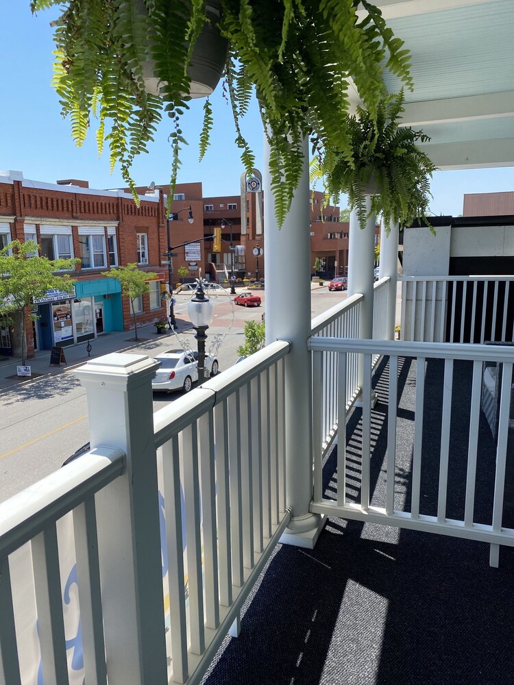 Superior Room, 1 Queen Bed, Balcony, City View photo 3