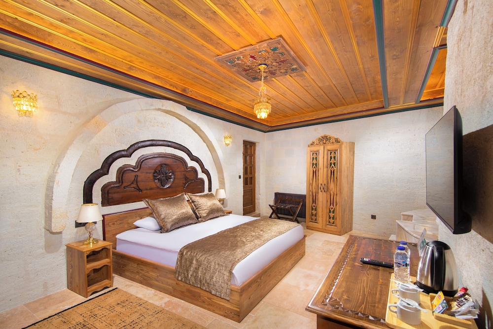 Honeymoon Room, Terrace, City View - Photo 14
