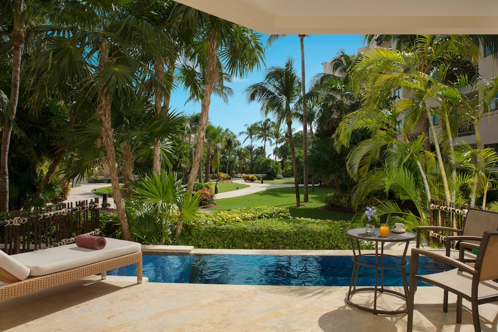 Premium Deluxe with Plunge Pool King Bed - Photo 4