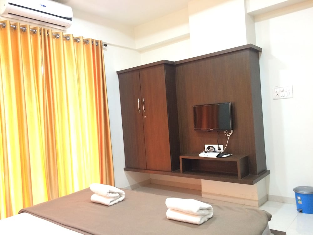 Deluxe Double Room, 1 King Bed, Mountain View photo 3