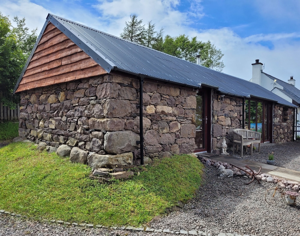 Romantic Cottage (Rustic Barn) photo 2