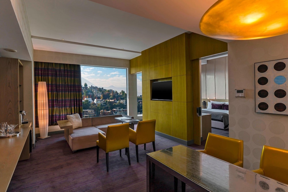 Suite, 1 King Bed (Urban) - Photo 2