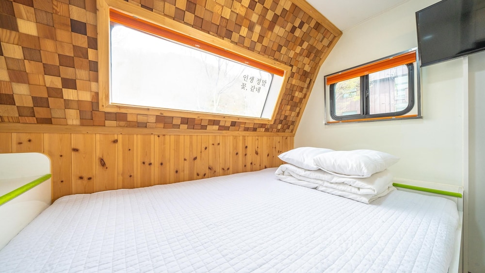 Basic Room, 1 Bedroom (Caravan 4) photo 2