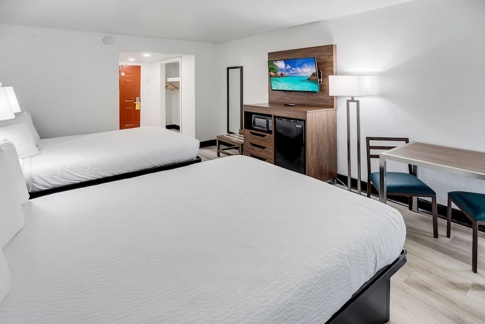 Ocean Front 2 Queen Beds, Non Smoking (Newly Remodeled) photo 2