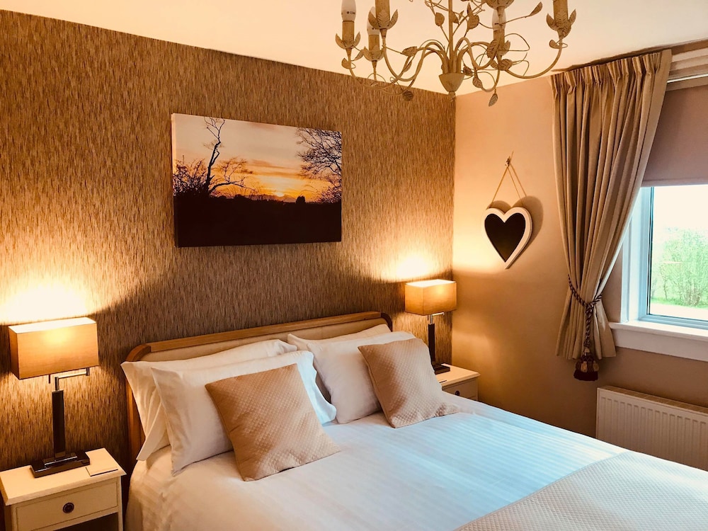 Deluxe Double Room, 1 King Bed, Ensuite, Garden View photo 1