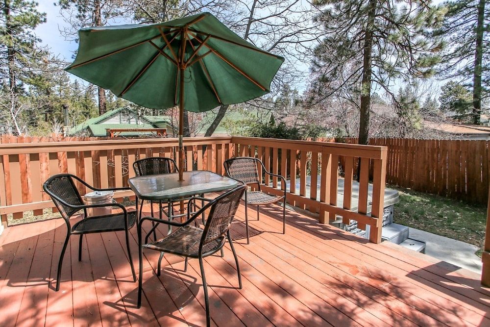 House, Multiple Beds, Hot Tub, Mountain View photo 2
