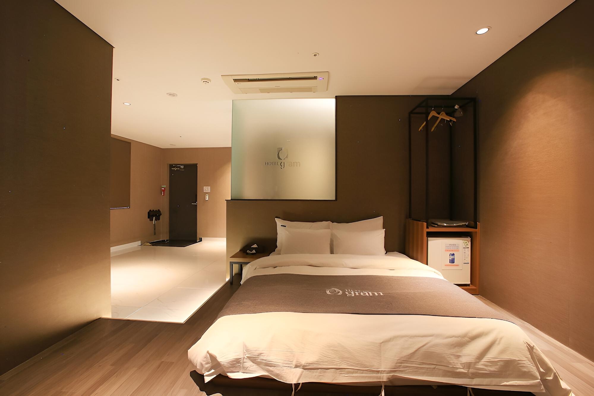 Room (Standard Room) - Photo 34