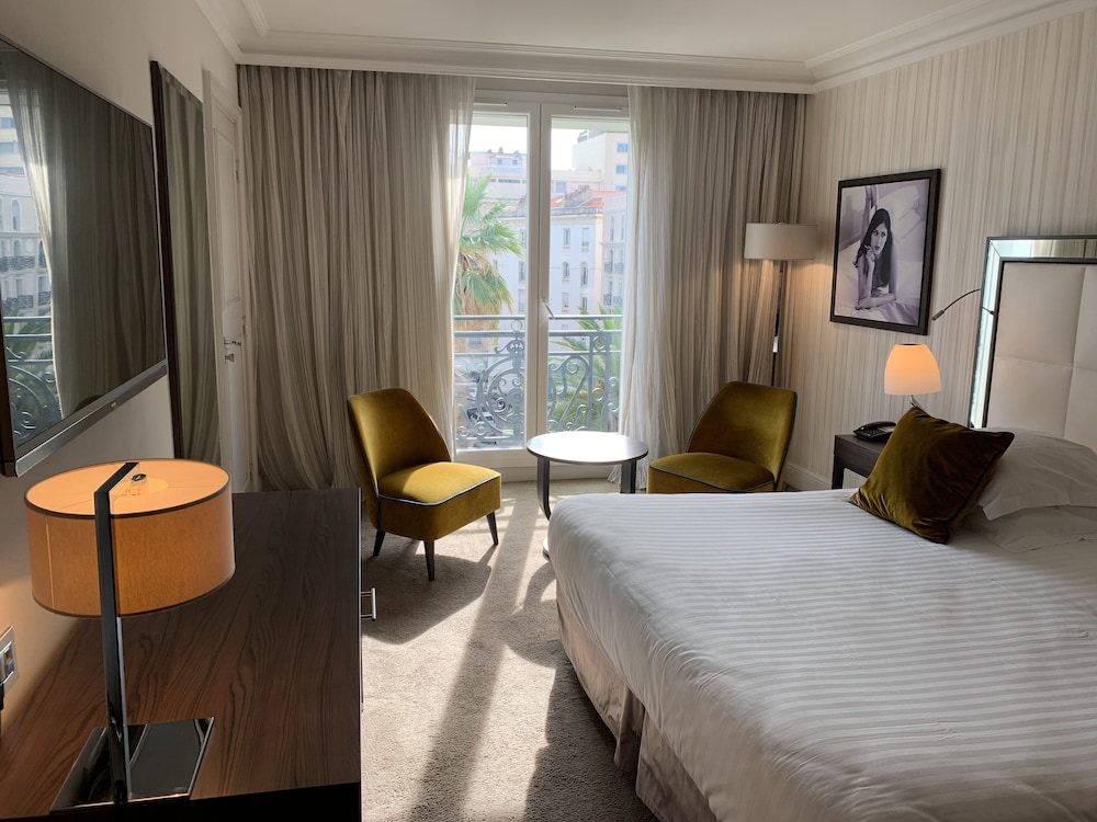 Privilege Room, 1 Double or 2 Single Beds, Pool View - Photo 3