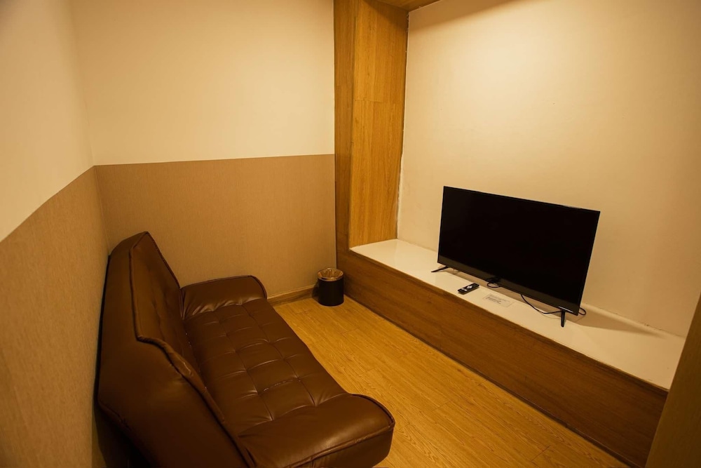 Family Room photo 3