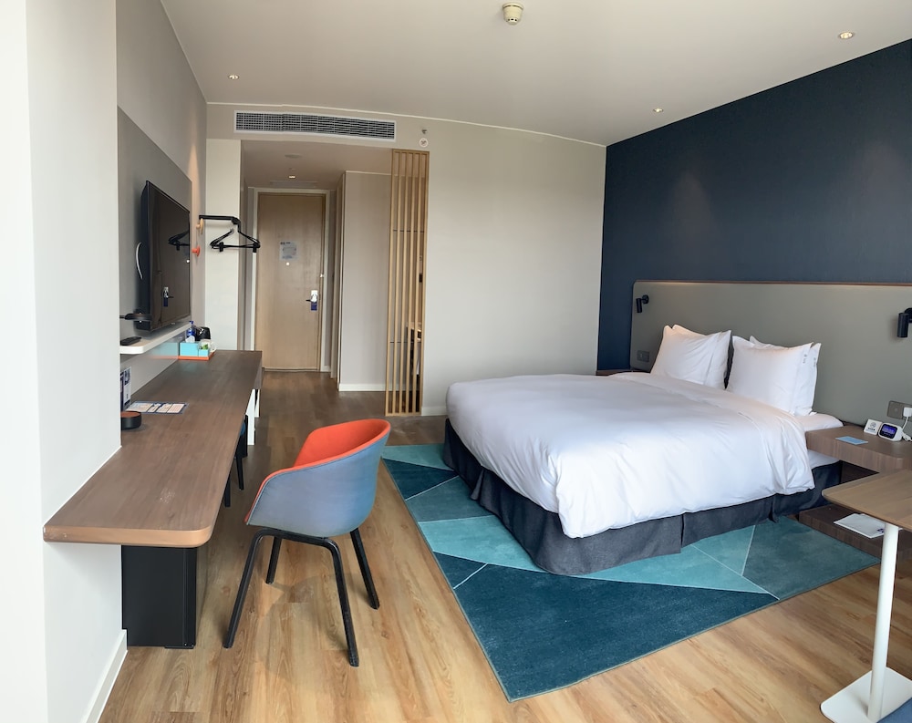 Standard Room, 1 King Bed, Garden View (Minifridge)