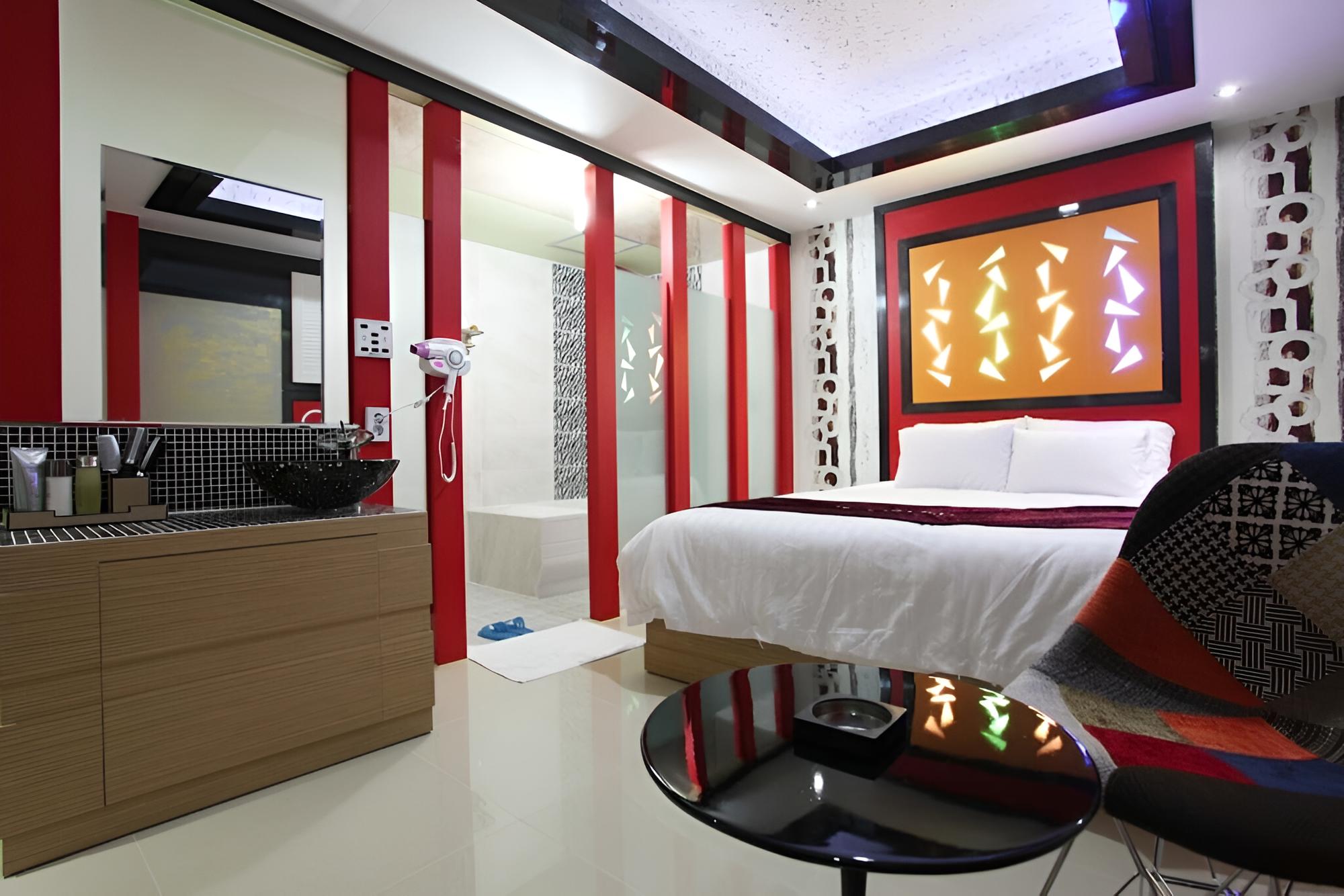 Room (Standard Room) - Photo 8