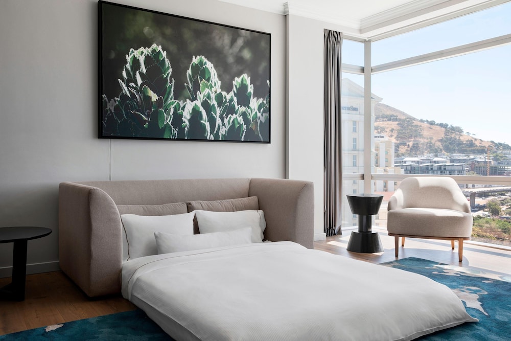 Executive Suite, 1 Bedroom - Photo 2