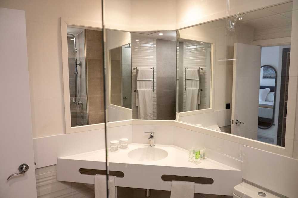 Superior Room, Partial Sea View - Photo 10