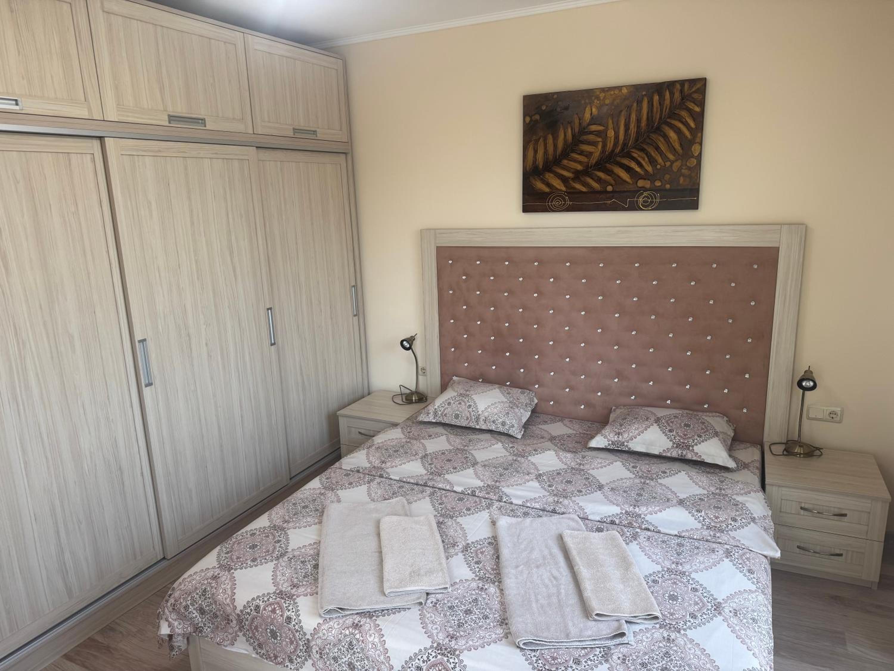 Two-Bedroom Apartment with Balcony photo 3