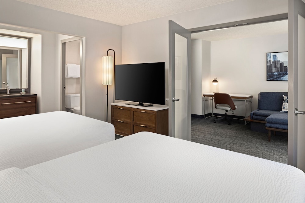 Suite, 1 Bedroom - Photo 9