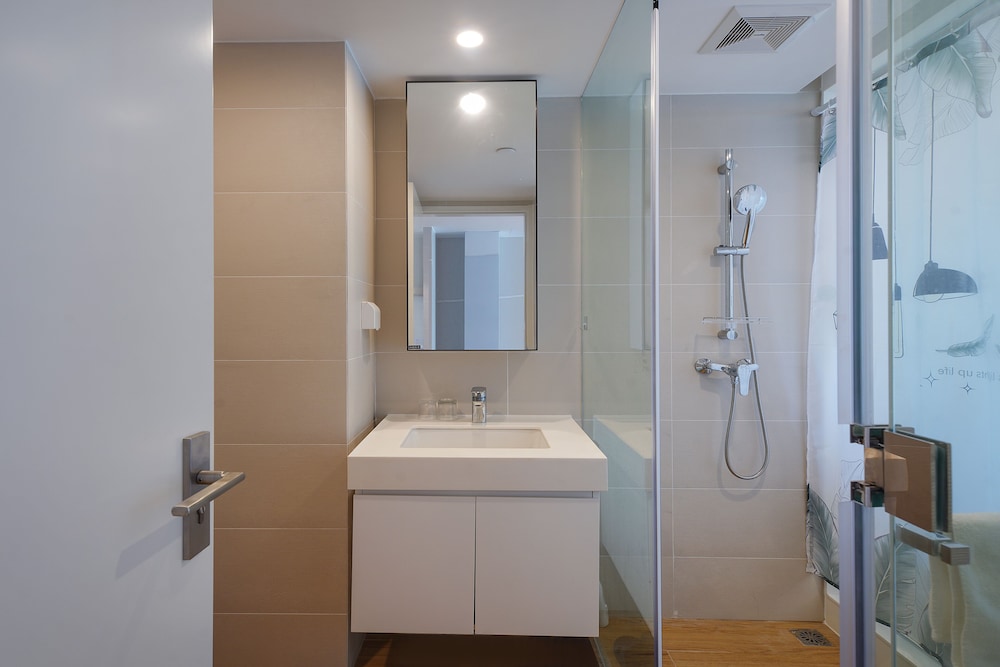 Superior Apartment, 2 Queen Beds, Sea View photo 2